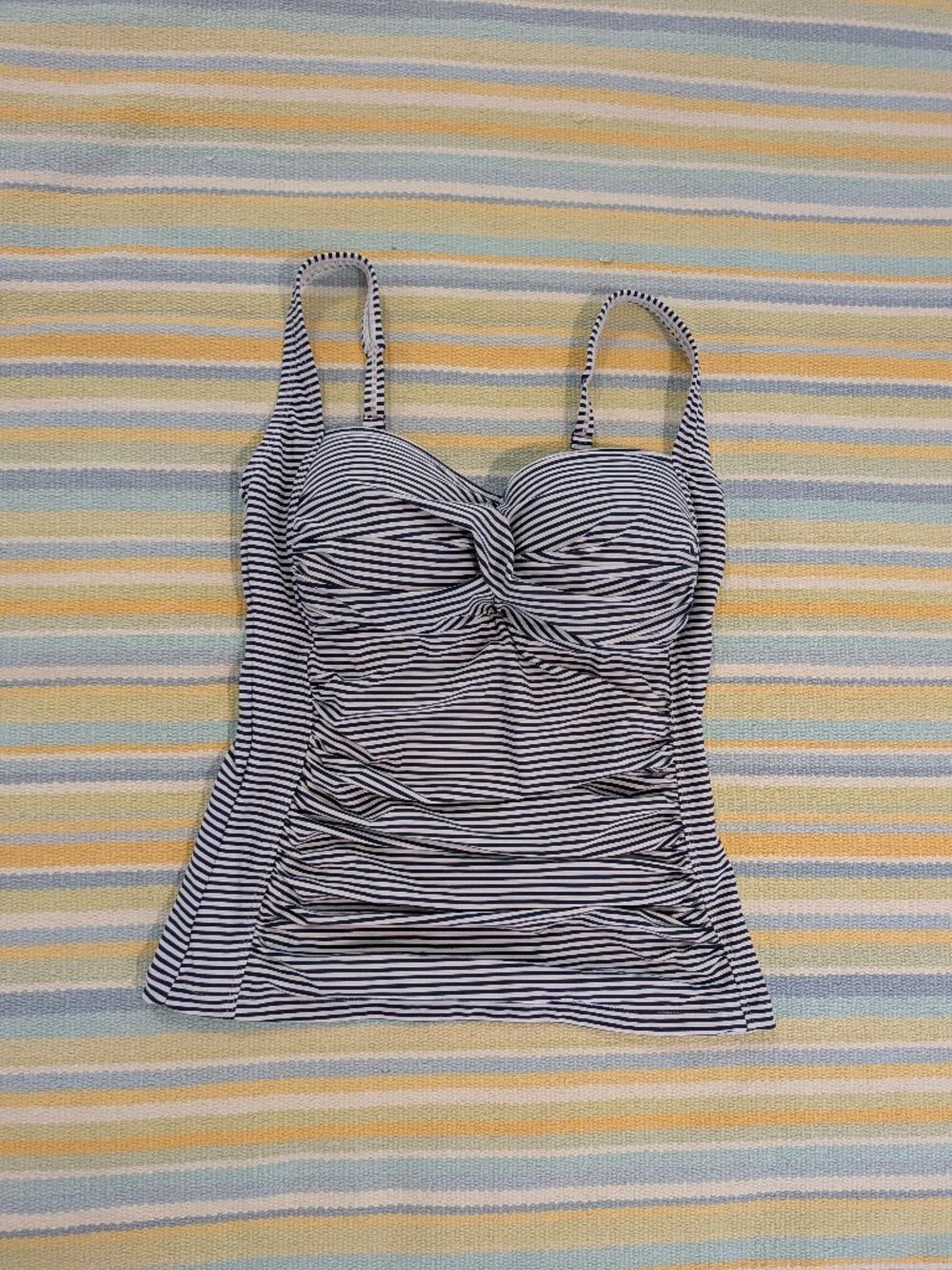 Nip Tuck Swim Size 8 Multi Fit Cup Twist Front Ruched Swimsuit Tankini Top Navy